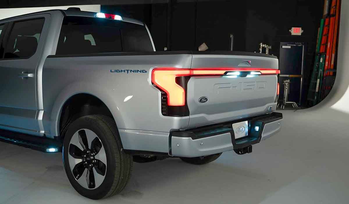 2022 Ford F 150 Lightning In terms of innovation, Lightning is loaded with smart features. Lacking an engine 2022 Ford F 150 Lightning