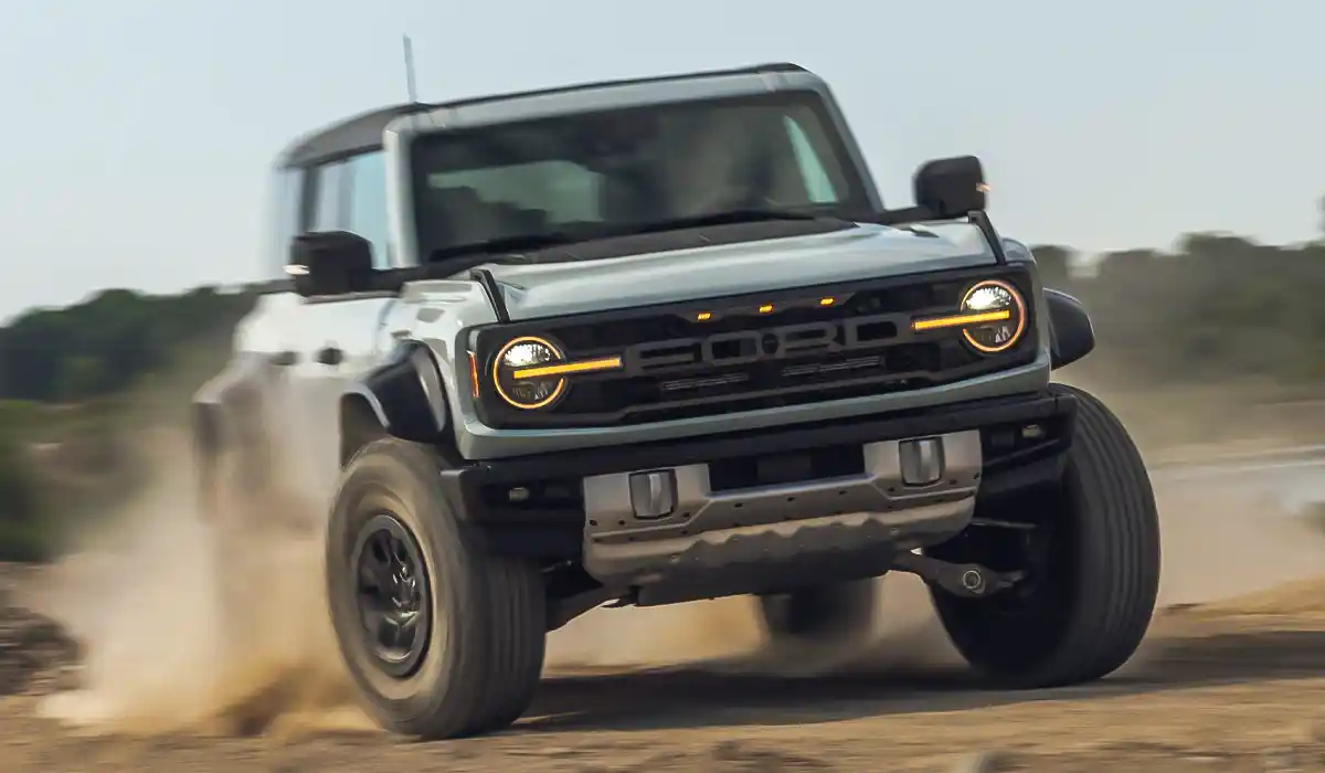 2025 Bronco Raptor High-flying performance, handy 4500-pound towing capacity, surprisingly refined on the road. 2025 Bronco Raptor